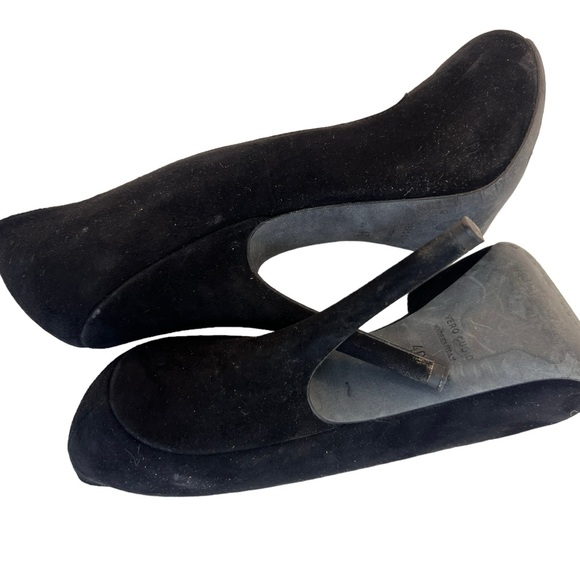 Lanvin black suede cut out pumps - Picture 8 of 9